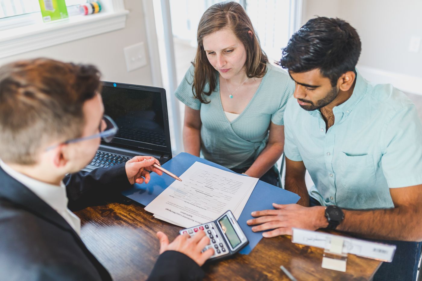 A Shawn Hope broker guiding clients through their coverage options